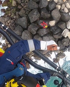 Behind every successful helicopter rescue is countless hours of training like our hoist drills 🚁 Our crew is focused on perfecting every move to make sure when the call comes, they’re ready to perform safely and efficiently 🟡🔴 | Westpac Lifesaver Rescue Helicopter Service Queensland