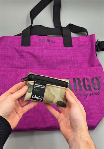 Torba z kieszeniami od CARGO to porządek, który naprawdę działa. Wszystko ma swoje miejsce — bez grzebania, bez chaosu. Pojemna, wygodna i gotowa na cały dzień w biegu. Uszyta z wytrzymałej Cordury®, zaprojektowana tak, żeby ułatwiać codzienność, a nie ją komplikować. To torba, która ogarnia więcej, niż się spodziewasz — i wygląda przy tym dokładnie tak, jak trzeba. ✔️ #cargoByOWEE #torbazkieszeniami #cordura #carrybetter #madeinpoland
