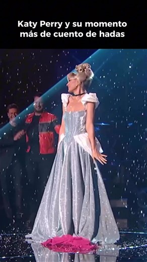 🎉 Hoy celebramos el cumpleaños de Katy Perry 🩷 La artista que siempre sorprende, ya sea con su voz, su estilo o sus momentos inolvidables (como cuando se convirtió en Cinderella 👗✨) #KatyPerry #HappyBirthday #PopIcon | Stereo Cien Mx