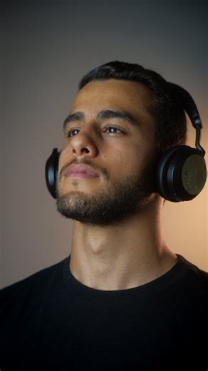 El audio representa el 50% del resultado final La música puede hacer que un video pase de “meh” a inolvidable. No es solo un fondo sonoro: es la emoción del video. Elegir la canción correcta puede cambiar completamente lo que la gente siente cuando ve tu contenido. Y sí, el audio representa el 50% del resultado final 🎧🔥 ¿Ya estás prestándole la atención que merece? — Soy Francisco, filmmaker, editor y creador de contenido. Si necesitás ayuda para llevar tus videos al siguiente nivel, escribime