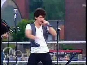 Nick Jonas dancing!