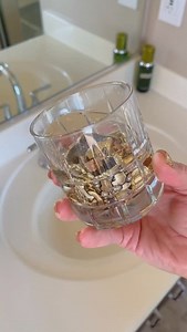 282K views · 16K reactions | I’ve cleaned my jewelry this way for years. I’ve tried those sonic cleaners but nothing gets it cleaner then some good ol’ fashioned toothpaste | btypep | Facebook