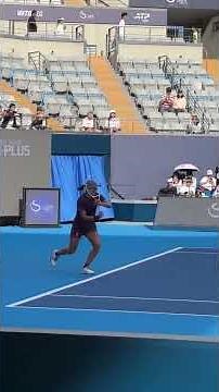 Iga Świątek during today’s practice in Beijing 💜🔥🎾 #igaswiatek