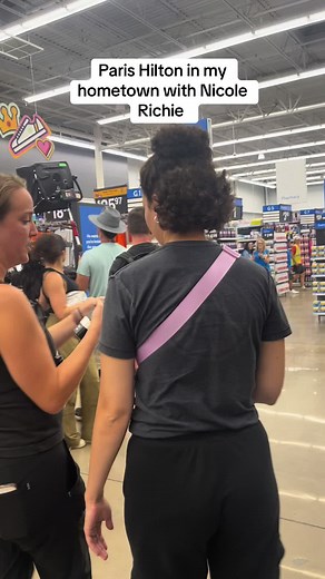 Excuse the bad videoing. Didnt know she was making an appearance until right before she walked thru the door and people was infront of me. Was told she is filming for a movie #parishilton #arkansas