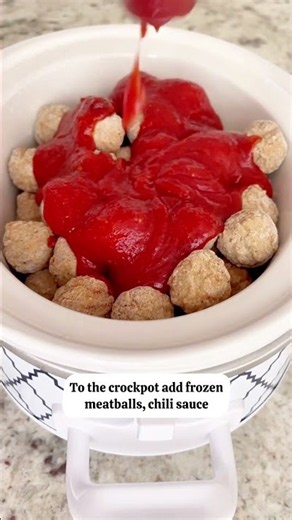 Grape Jelly Chili Sauce Meatballs Crockpot Recipe – The 3-Ingredient Party Favorite