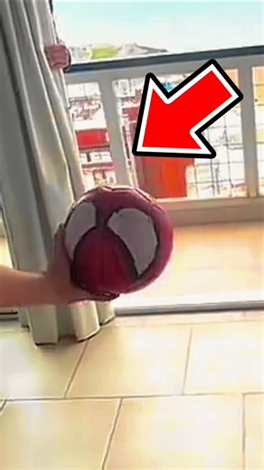 Ye ball ko bohot dur kick karne wala tha na #tweening