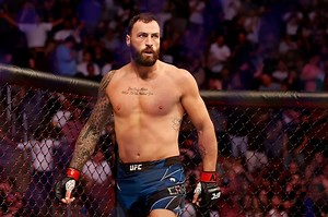 Watch: Paul Craig breaks Jamahal Hill's arm in brutal armbar but referee completely misses it at UFC 263