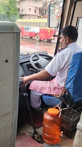 Volvo bus Driving skills| Volvo B9R Incredibly fast paeking with fast steering speed #reelsviralシfb #skill #extreme #ksrtc #volvo #airavat #driving | Noushad Shad'z