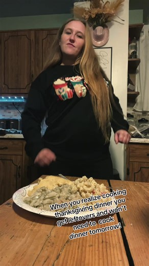 jessicaortiz.7 (@jessica_tsx)’s video of thanksgiving leftovers