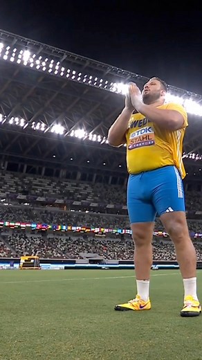 Daniel Stahl always saves the best for LAST 🕺 70.47m monster throw on his 6th and final attempt to successfully defend his discus crown in Tokyo 🙏 #WorldAthleticsChamps #sweden #japan #discusthrow | World Athletics