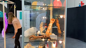 AERO.RACE-Lab – ein mobiles Schülerlabor der FH Aachen. Wer wissen möchte, wozu es dient und was es im Inneren des fahrenden Labors zu sehen gibt, der sollte Halle 14/D65 auf der MEDICA 2019 besuchen! Die Halle bietet zudem auch weitere Innovationen aus dem Bereich Elektromedizin. | MEDICA-TradeFair