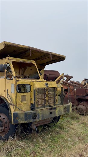 Abandoned Vintage Dump Truck #automotive #automobile #lorry #lorrydriver #truck #trucking #trucks #truckdriver #truckerlife #nostalgia #commerical #fyp #fblifestyle #construction #abandoned #abandonedplaces #abandonedearth #urbanexplorer #urbex #urbexworld #1950s #1960s #vintage #classic #viral #viralchallenge #viralreelschallenge #reelschallenge #patina | Exploring With Boss