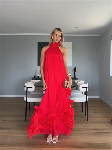 The ultimate Valentine’s date night dress. As seen on @annalisesalm #elliatt #valentinesday #fashion #dresses #holiday #weddingguestdress