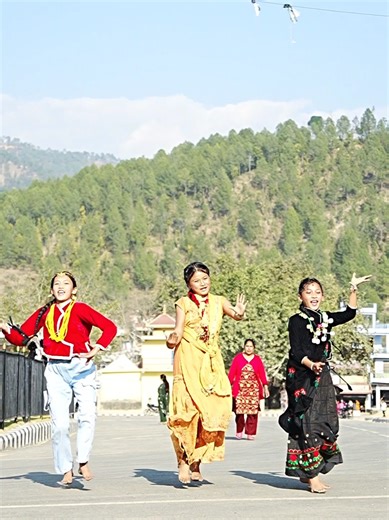 Pahelo Patuki Chaubandhi Choli Dance Performance