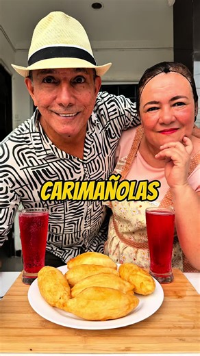 Carimañolas👵🏻❤️👴🏻 Aquí la forma correcta de hacerlas, sin que se les revienten, ni se pongan grumosas por fuera, 45 minutos cocinando la yuca solamente y lo demás es cuento. . . .#reel #recetas #parati #viral #colombia