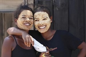 These simple papaya masks will make your skin lighter