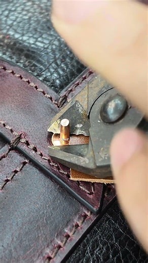 How to use brass rivets #leather #bag #leatherbackpack #shorts #copper #rivet #leathercraft #diy