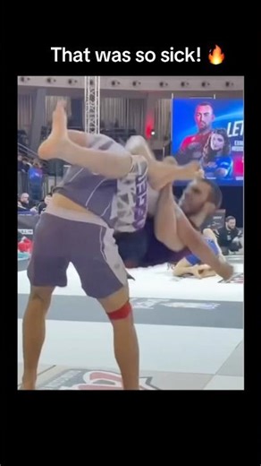 Abdulkerim Kurbanov hits a wild flying triangle 🔥