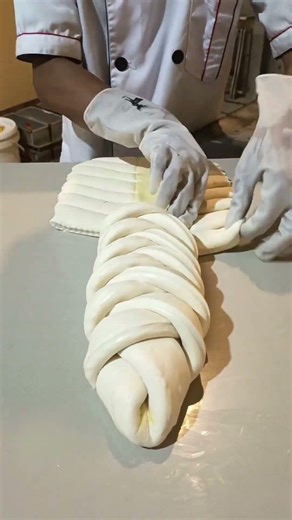 Beautiful Bread Shaping #artisanbread #breaddesign