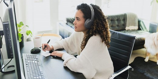 How to split your screen on a Windows 10 computer to view multiple program windows at once