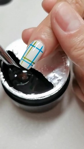 Grid nail design ideas #gridnail #naildesigns #nailsonfleek | 𝙏𝙖𝙩𝙩𝙤𝙤𝙨