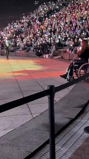 Taehyung’s own mini concert and it looks so much beautiful, so much fun too 😭😭💜 #Taehyung #KimTaehyung #BTSV #taehhyungfanmeeting #reelschallenge #LAYOVERbyV #slowdancingchallenge #slowdancing #taehyungreels #TaehyungChallenge | 𝚃𝙰𝙴𝙷𝚈𝚄𝙽𝙶 - 뷔