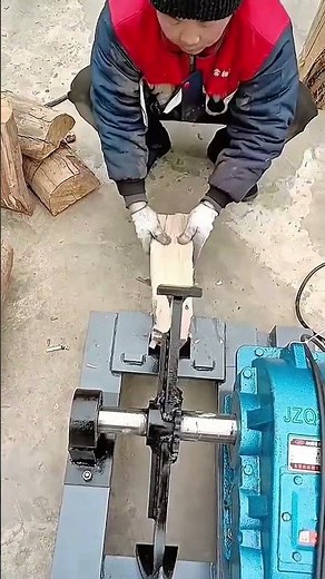 Powerful Electric Log Splitter: High-Speed Wood Splitting Demonstration