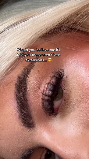 When I tell you these are the best lash extensions ever #russianvolumelashextensions #lashextensionshack #bestfalselashes #russianlashstrips