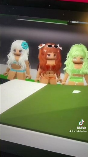 Emma Ashley Ava Sage watching Techy 🤔