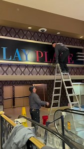 Get a man that can remove a sign.. or 5.. | YESCO