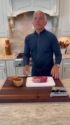 4.2M views · 48K reactions | Taking it back to the basics on this beautiful Sunday! This is my favorite way to cook a steak properly. #simpleperfection | Geoffrey Zakarian | Facebook