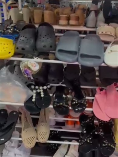✨Hola familia Merak✨ Tu estilo no es uno solo👠 👠Por eso en Merak encuentras calzado para cada mood y cada plan🔥 Te esperamos en Merak Bialos 💫 📍Plaza Bialos Donceles 87, Piso 1, Local 113, Colonia Centro📍 💲Pregunta por nuestros precios y promociones 💵 #Merak #máspormenos #parati #foryoupagе #fashionalert #preciosdelocura #calzado
