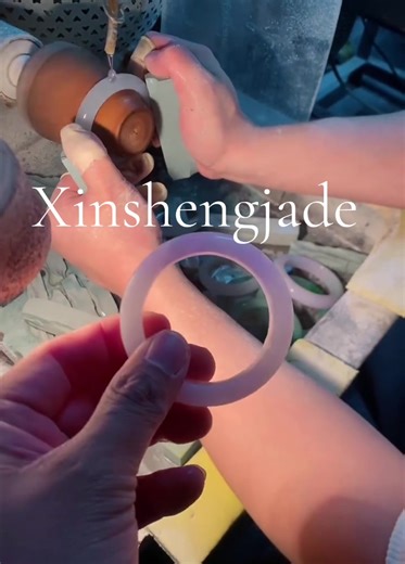 Ôi giời ơi chưa đánh bóng đã thấy đẹp rồi đúng không ạ ai màu tím báo shop nha giá sĩ cho các tỷ mua nè 🤩🤭🤭#jade #phithuy