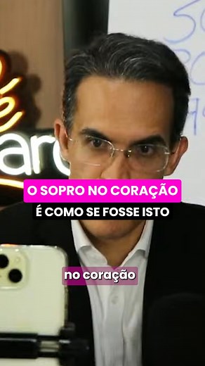 🫀 Entenda o que é um sopro no coração de forma simples! Imagine uma mangueira de jardim. Quando você aperta a ponta, o som da água muda, não é? No coração, é parecido. As válvulas cardíacas, que funcionam como portas para o sangue, podem gerar um som de "sopro" quando há dificuldade na passagem ou refluxo. 📌 Nem todo sopro significa problema grave. O importante é saber: ✔️ O que é. ✔️ Onde está. ✔️ O nível de severidade. ✔️ O que fazer para evitar complicações. Com conhecimento, você pode ter 