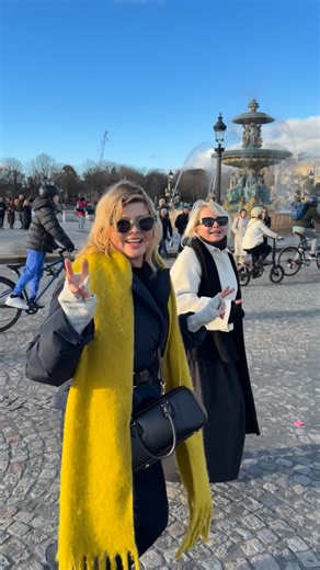 Sona Mullerova on Instagram: "“Paríž nepozná vek!”😉 Vianoce 2025🎄 Place de la Concorde @ys__monika"