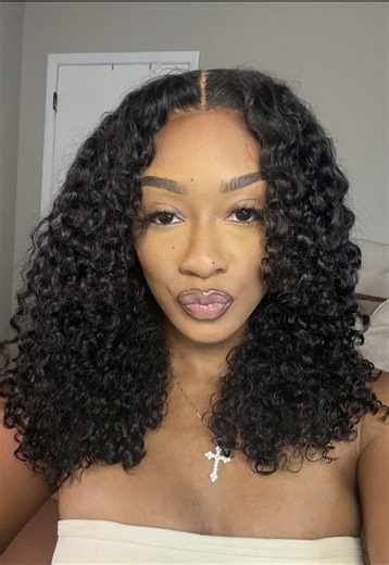 In loveeee with the fullness and curl pattern of this hair! 20 inches! And here’s the install styling tutorial link: @YouTube: Simone Nicole @BangJazzhairofficial @bangjazzhair