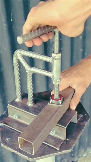 Homemade Metal Pipe Clamp Idea. #DIY #Welding #MetalWork