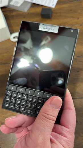 Unboxing the Unihertz Titan 2: A Keyboard Phone Experience
