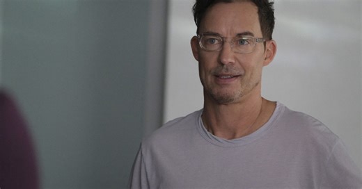 Superman & Lois Director Tom Cavanagh Shares Looks at S03 Filming