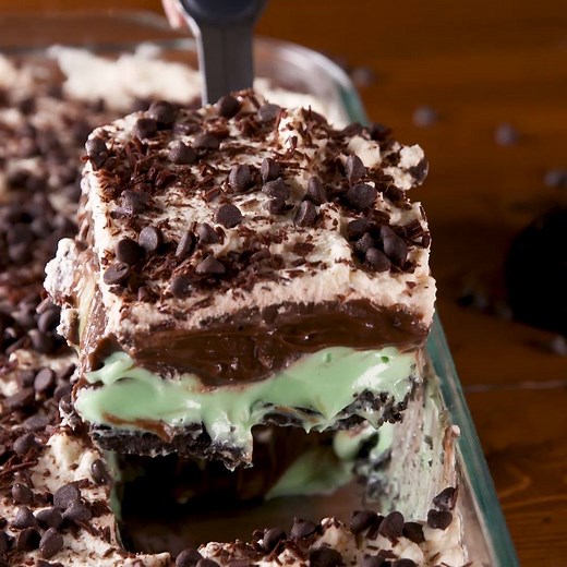 Mint Chip Lasagna is like an Andes Mints explosion 😍 Full recipe: http://dlsh.it/XeQSBk4 | Delish