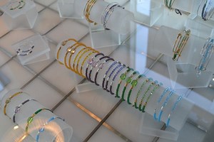 Men Trade Stolen Alex and Ani Bracelets for Handcuffs after Cops Respond to their Craigslist Ad