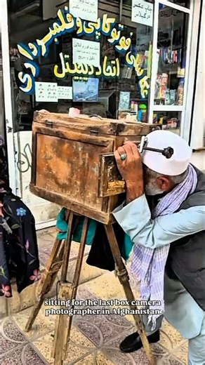 This Wooden Box Camera Still Develops Photos Instantly! #information #factshorts #boxcamera