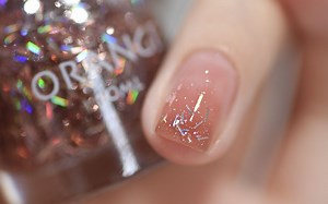 藕润橘君 | 在逃公主指甲！？！一年四季百搭的指甲教程~这可是我压箱底的宝贝哦！这个指甲油入股不亏！orange c52 日落之前 c62 童话入梦