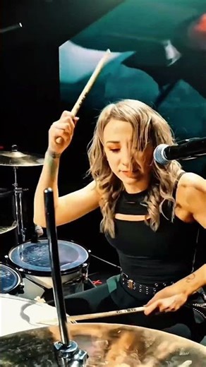 What if there was a live version of O Come, O Come Emmanuel? 👀