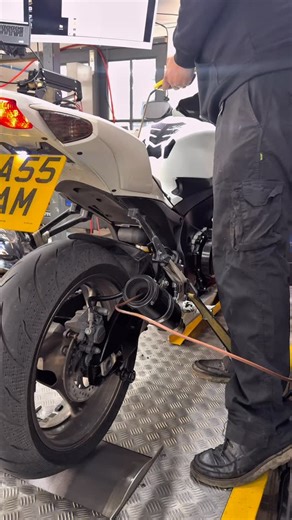 Suzuki GSX-R600 K9 just had a custom tune getting this lovely bike with over 30k miles from 99bhp to a whooping 105 💪. In addition to this and after removing pesky factory restrictions, we added our magic button to enable / disable pops and bangs on the fly and hard cut limiter was added too ( neutral only ) . Great results using the best hardware/ software there is ! Obviously from @woolich_racing . #dynotune #london #artdynoandsuspension #dartmotorradengineering #suzuki #gsxr600 #popsandbangs