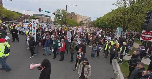 Some Chicago students attend May Day rally at Daley Plaza as most schools opt out of district buses