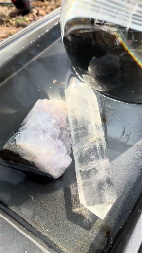 Focal pattern illuminating quartz