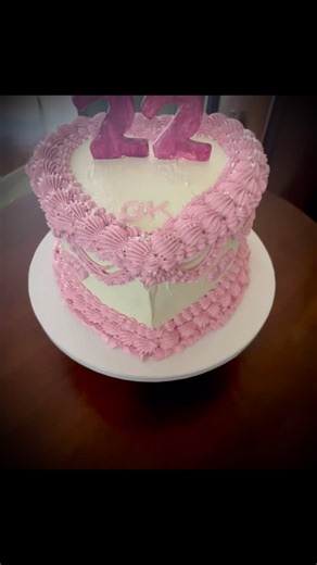 14 reactions | Vanilla cake with vanilla cream inside. A very popular choice and soooo good!! #rachelbergercakes #cake #birthdaycake #customcake #koshercake #koshercustomcakes #weddingcake # | Rachel Berger | Facebook