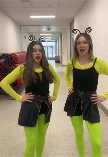 Exploring Jitterbug Fashion in Wizard of Oz Musical