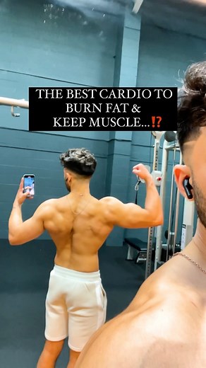 WORLD’S FIRST PUBLIC SUPERHERO on Instagram: "THE BEST CARDIO TO BURN FAT & MAINTAIN MUSCLE‼️ - Walking on a treadmill at the highest incline on speed 4 is something I always do 3 times a week for 20 mins each time‼️cardio is amazing for your HEART, it is a muscle and it needs to be conditioned !🙏 - This low intensity cardio helps to activate slow twitch muscle fibres as well as reducing any extra additional stress on your joints💪 - OPTIONAL to use a light-weighted sandbag to improve my postur